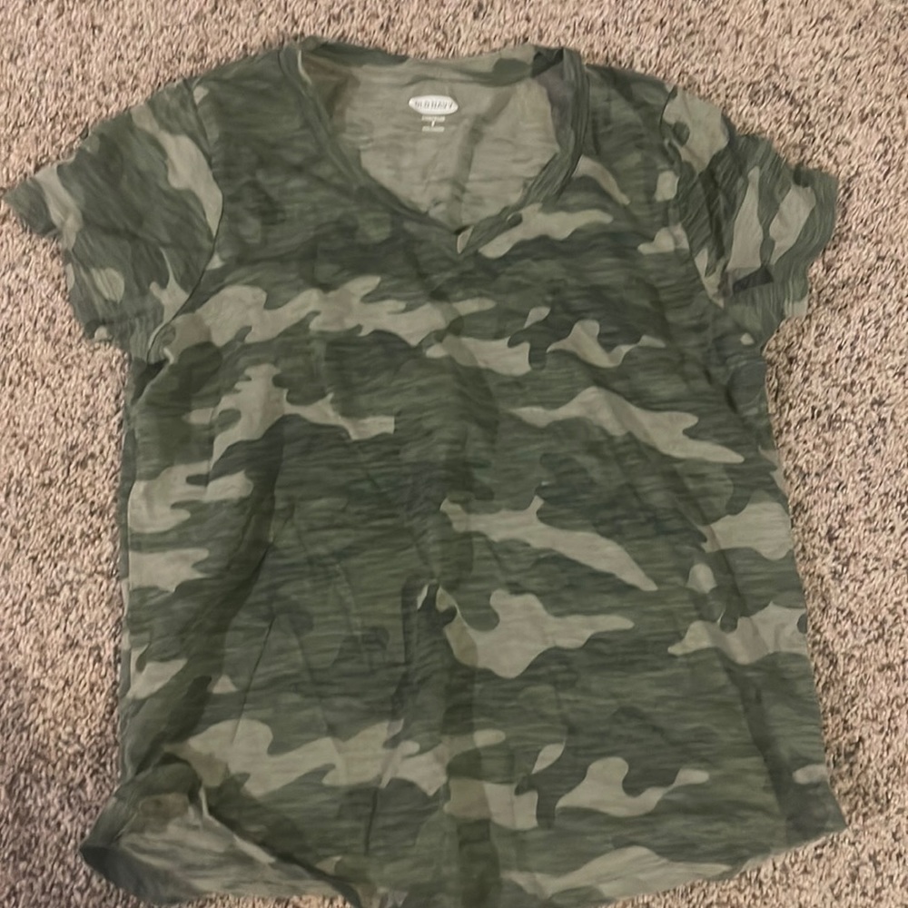 Old navy camo shirt never worn no tags